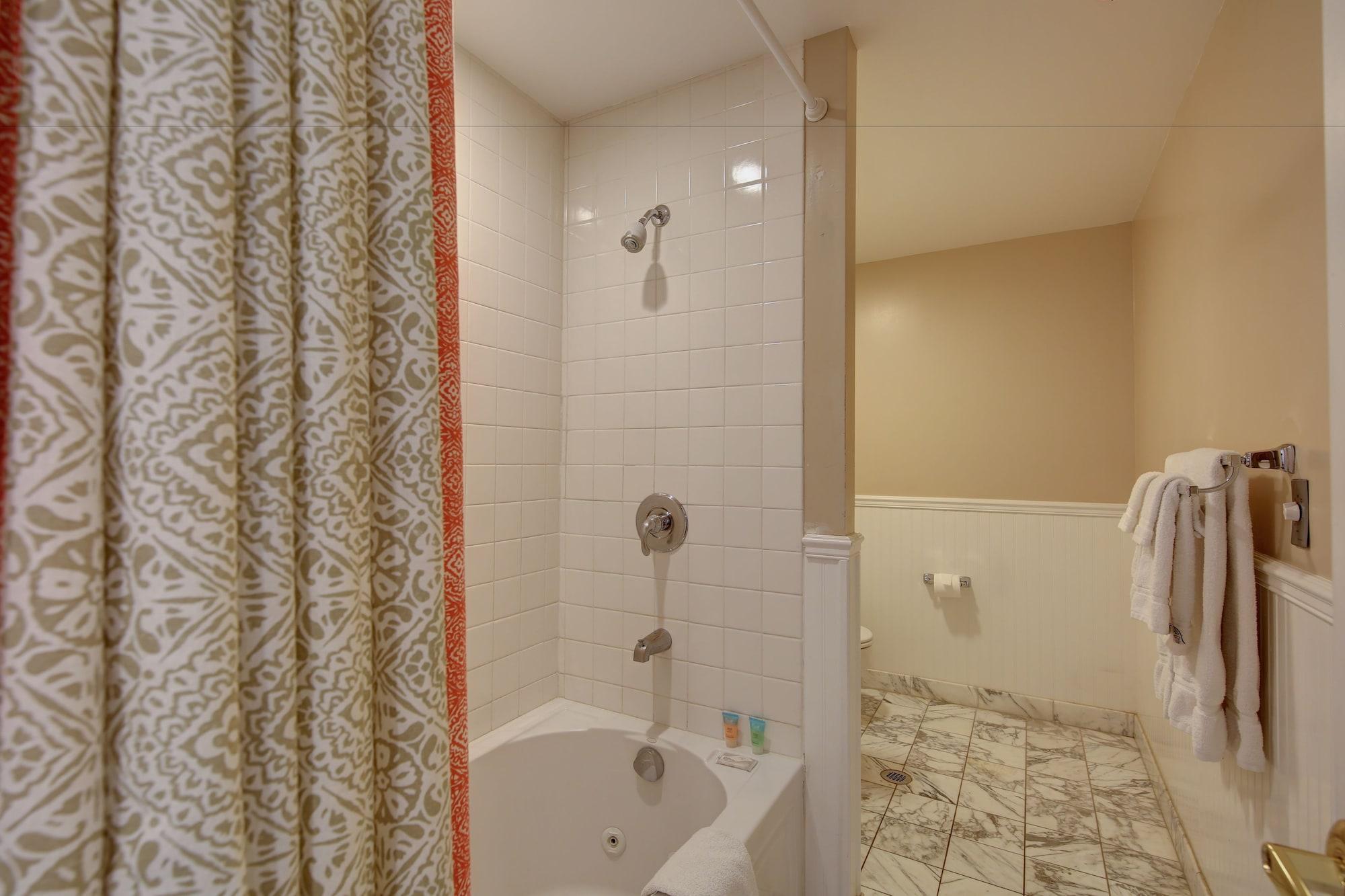 Glenmore Plaza Hotel Авалон Экстерьер фото