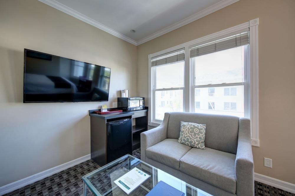 Glenmore Plaza Hotel Авалон Экстерьер фото
