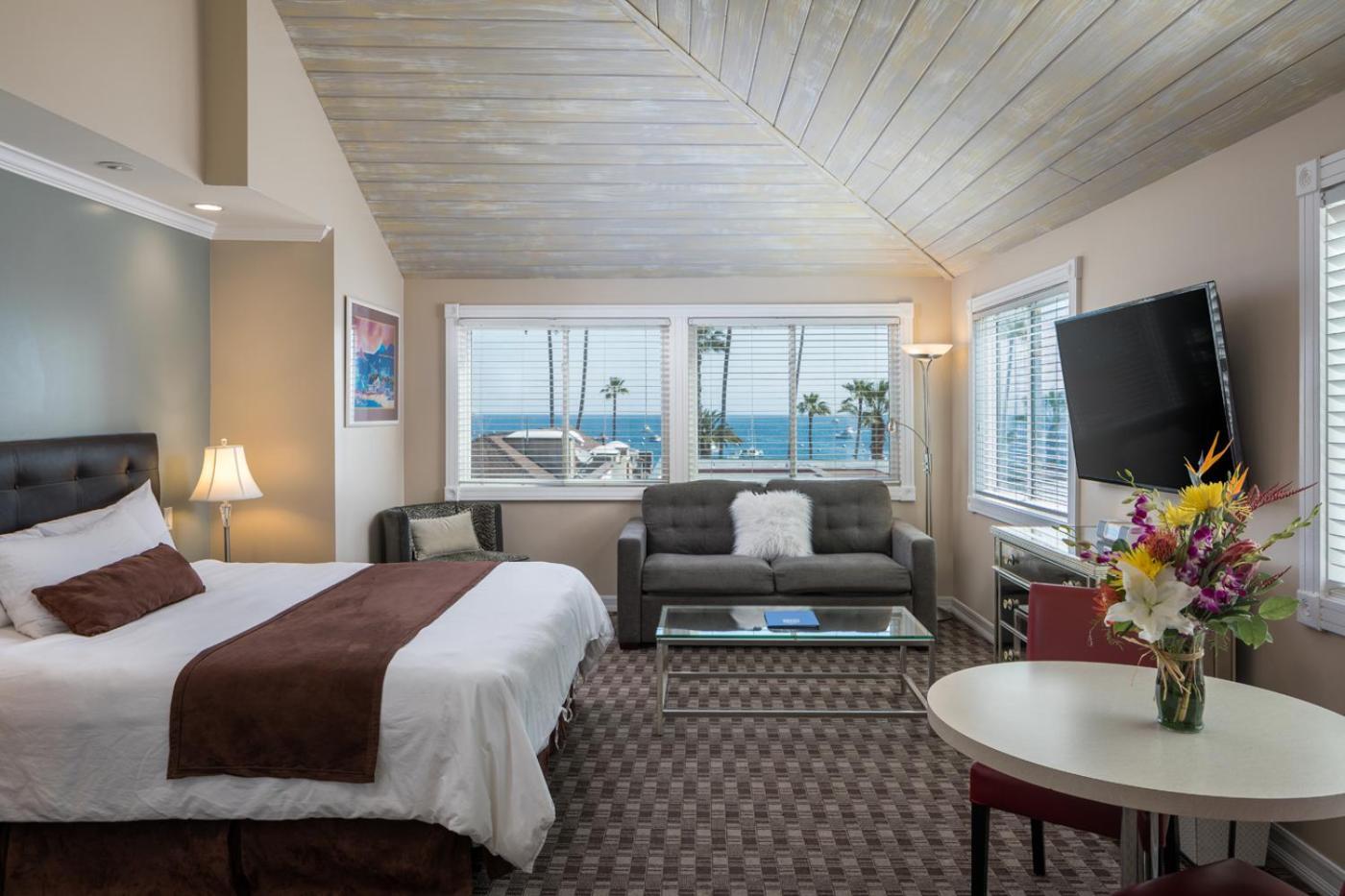 Glenmore Plaza Hotel Авалон Экстерьер фото